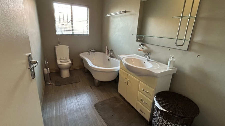 3 Bedroom Property for Sale in Safari Gardens North West